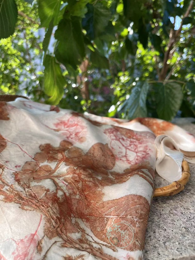 植物染与功能性纺织品的结合